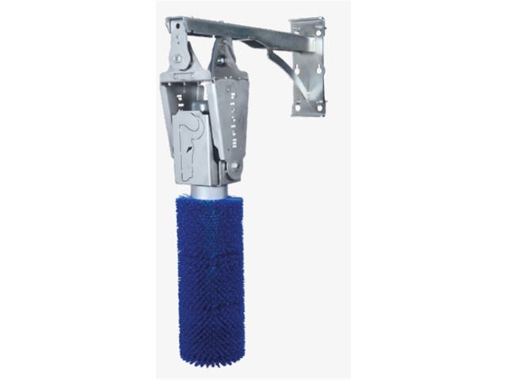 Automatic swinging goat brush 